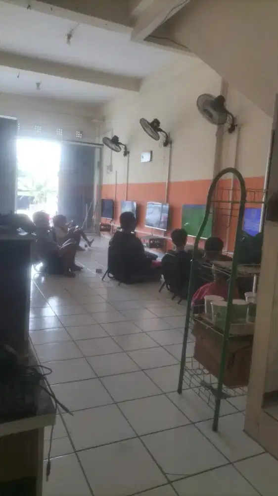 Operator (Penjaga PS)