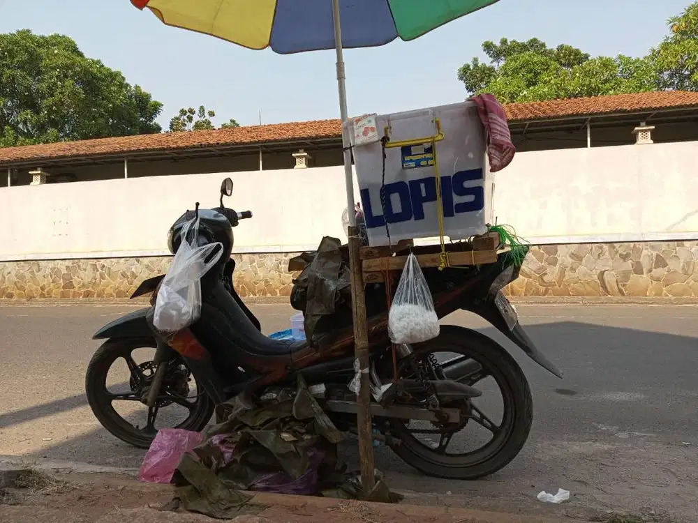 Jualan lopis pakai motor