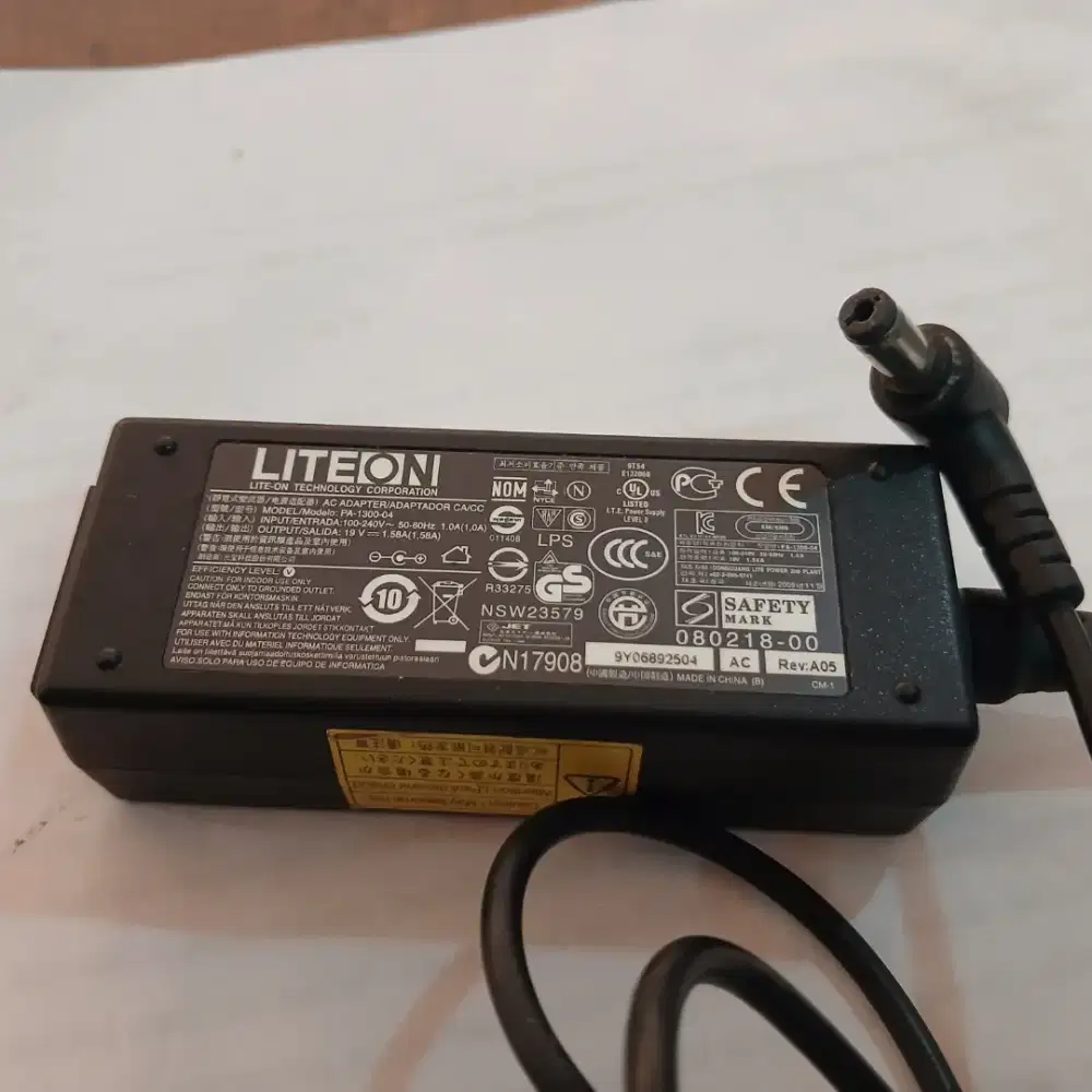 Charger Laptop acer 19v 1 58a original