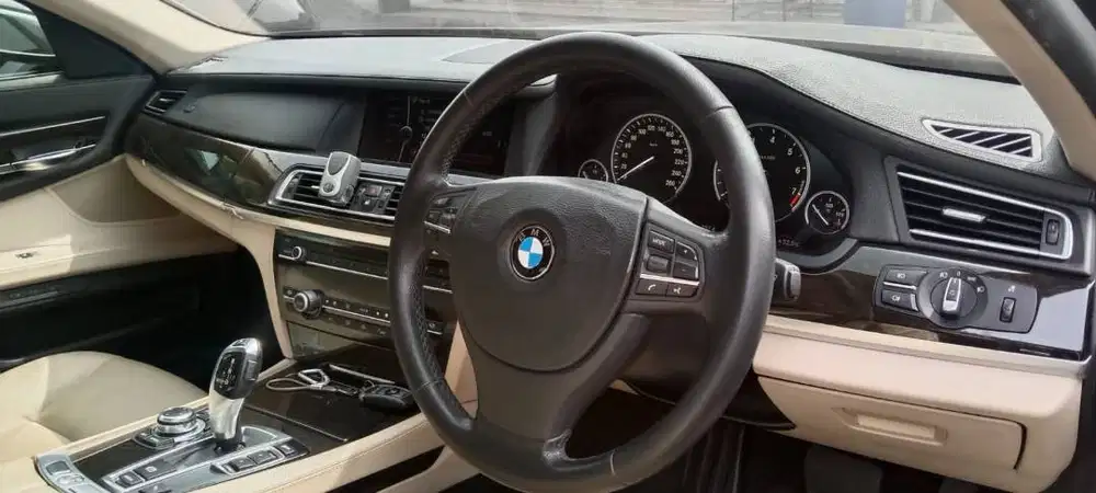 BMW ISTIMEWA, JARANG PAKAI, SURABAYA