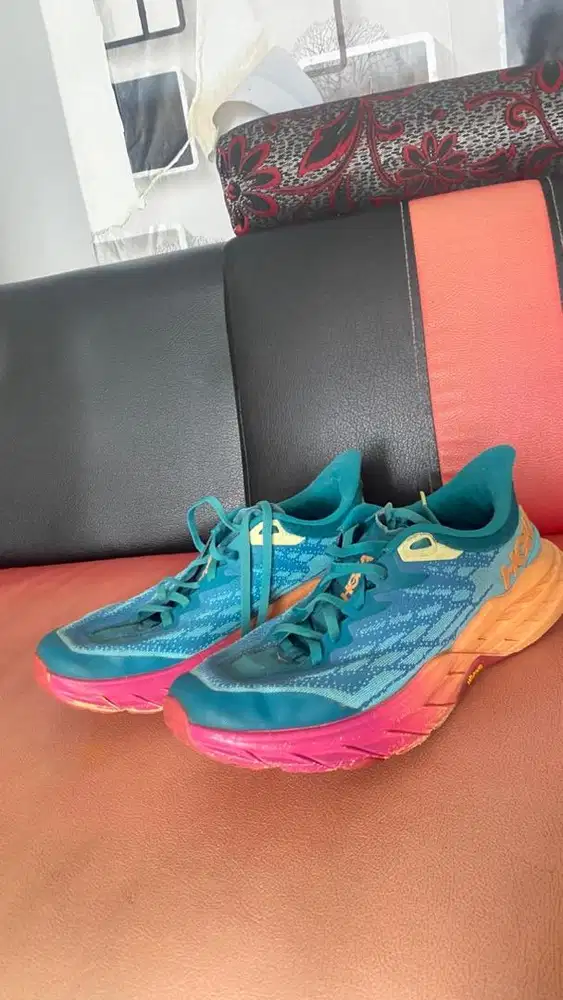Sepatu hoka speedgoat 5