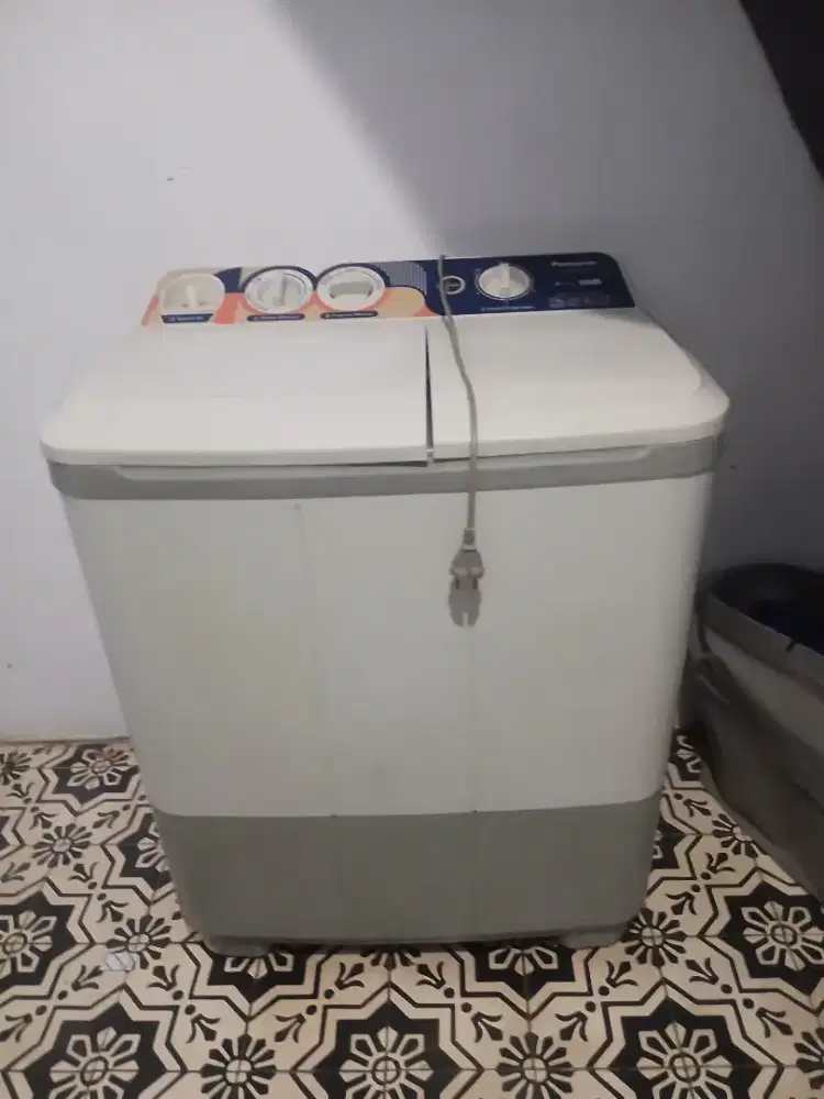 Kulkas aqua inverter, dan mesin cuci panasonic 9,5 kg,