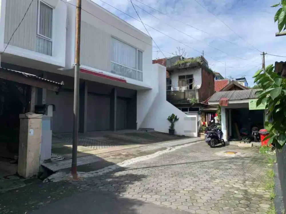 Rumah LUX parkir 12mobil di area Buahbatu cocok untuk tinggal dan usaha