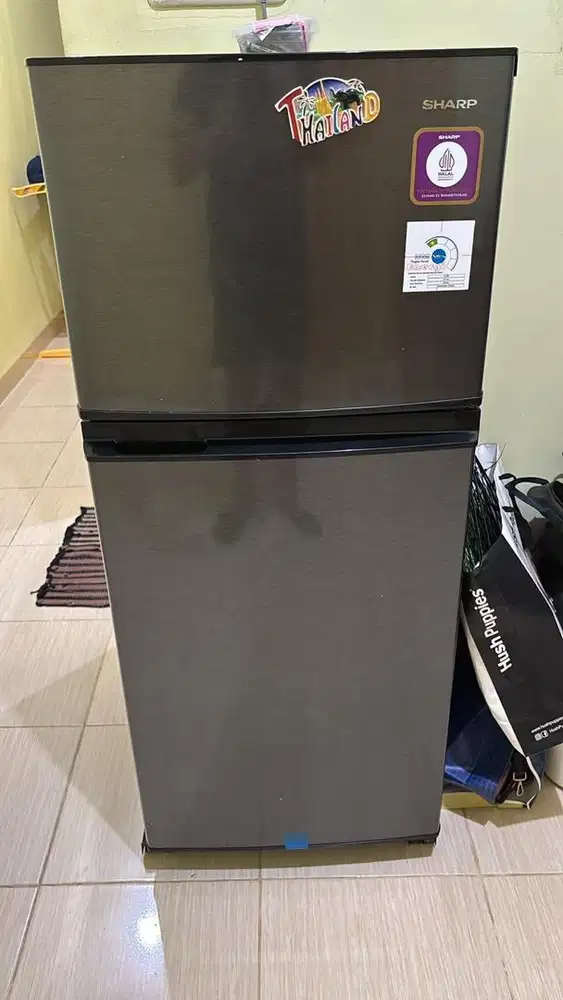 Kulkas 2 Pintu Merk SHARP, belum 1 tahun dijual mau pindah