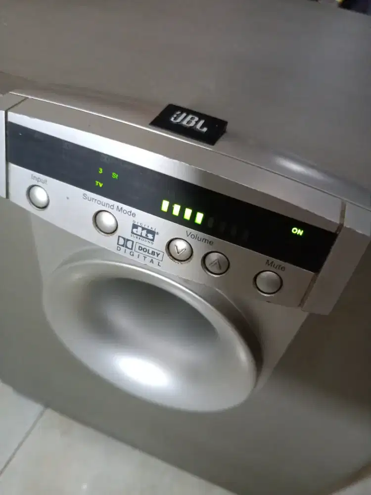 Speaker subwoofer aktif JBL subwofer