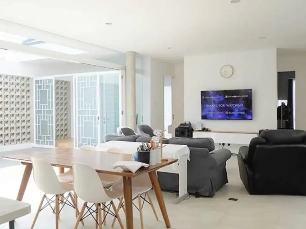Rumah LUX Garasi 12mobil di area Buahbatu cocok untuk tinggal dan usaha