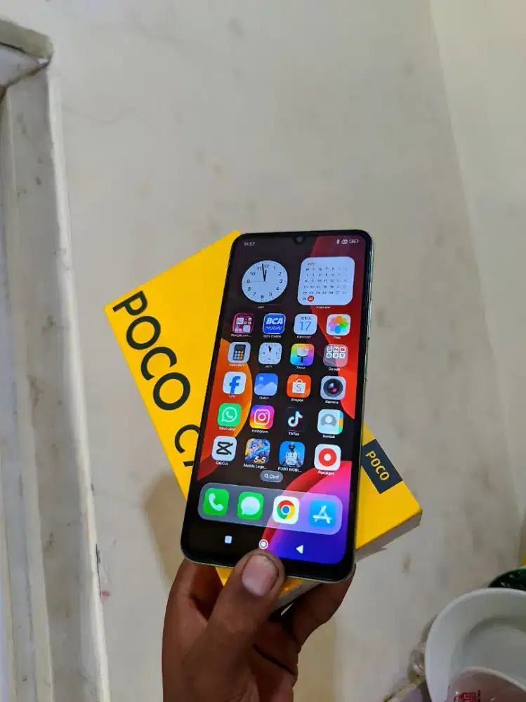 Jual cepat poco c75 mulus full ori 8+8/256gb siap pakai