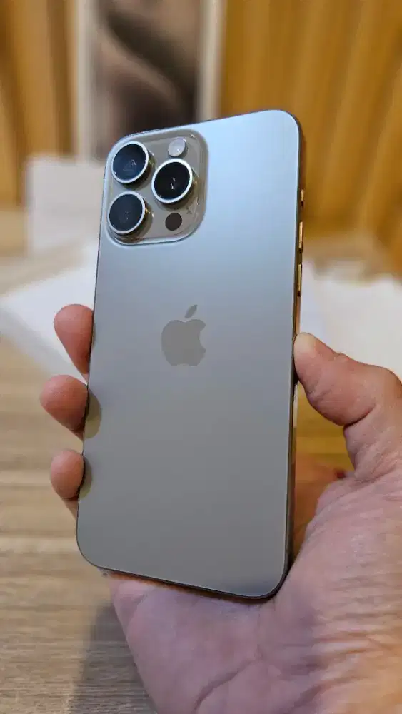 Like New ! Iphone 15 pro max 256gb Natural Titanium