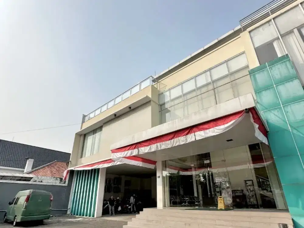 GEDUNG KOMERSIAL EX OFFICE JALAN OPAK LUASAN BESAR STRATEGIS SIAP HUNI BANGUNAN SIAP PAKAI MINIM RENOV