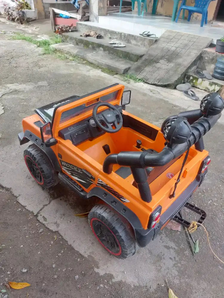 Di jual mobil aki anak jeep rocky (baca keterangan dulu)