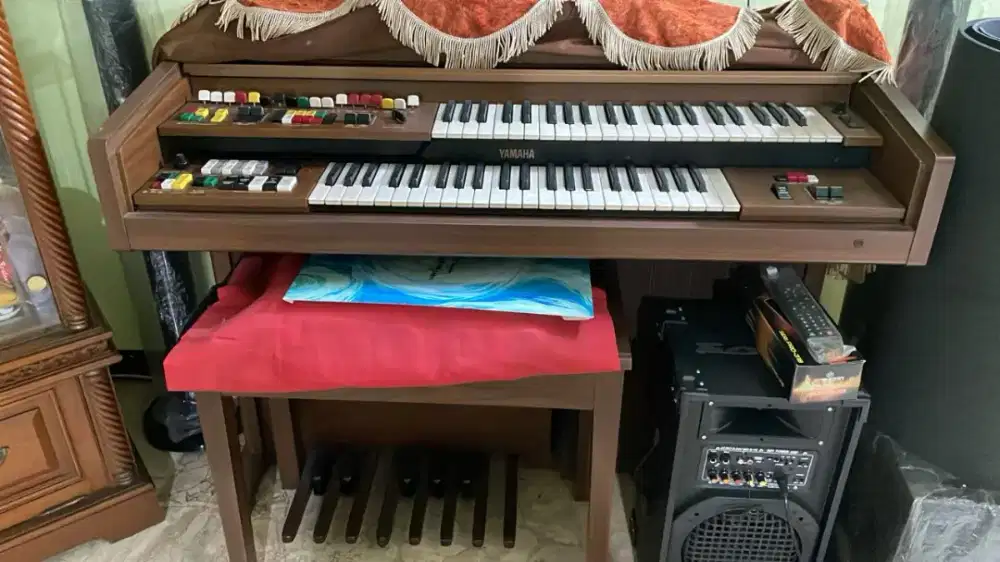 Yamaha Electone B-405 vintage electronic organ