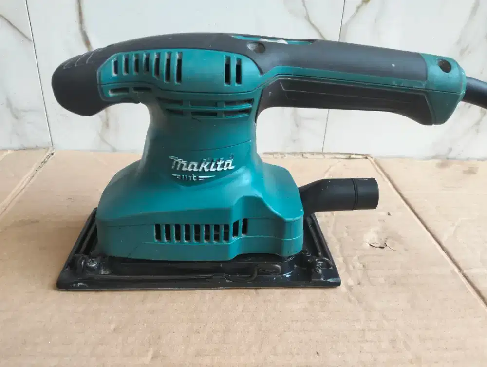 Mesin amplas makita tipe M9203B barang masih mulus mesin di jamin alus