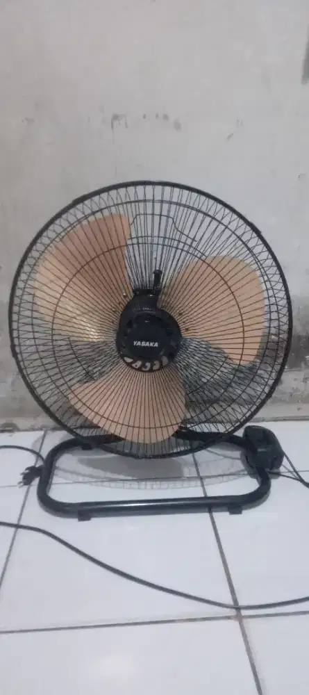 Kipas angin besi YASAKA 16 inc