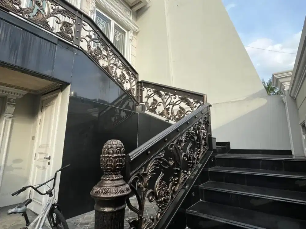 dijual rumah taman palem classic model mewah, elegan