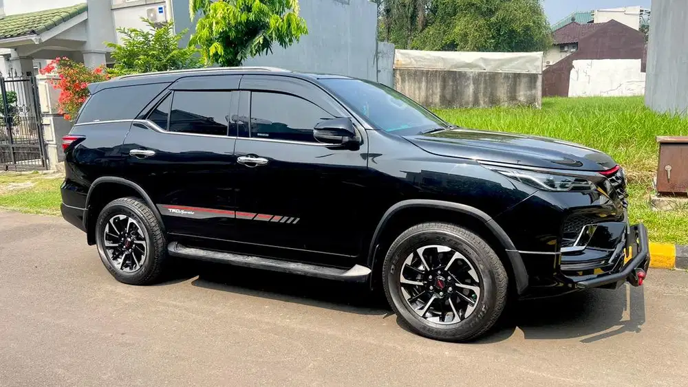 TOYOTA FORTUNER HITAM VRZ TRD 2021 2.4 AT KM 51 rb Milik Sendiri
