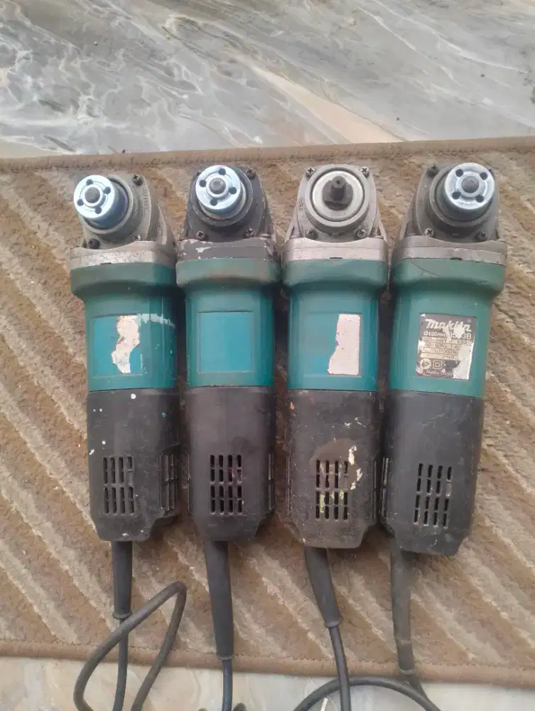 Gerinda merk makita tipe 9553B kondisi normal semua