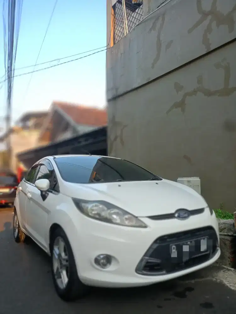 Ford Fiesta s At Sedan