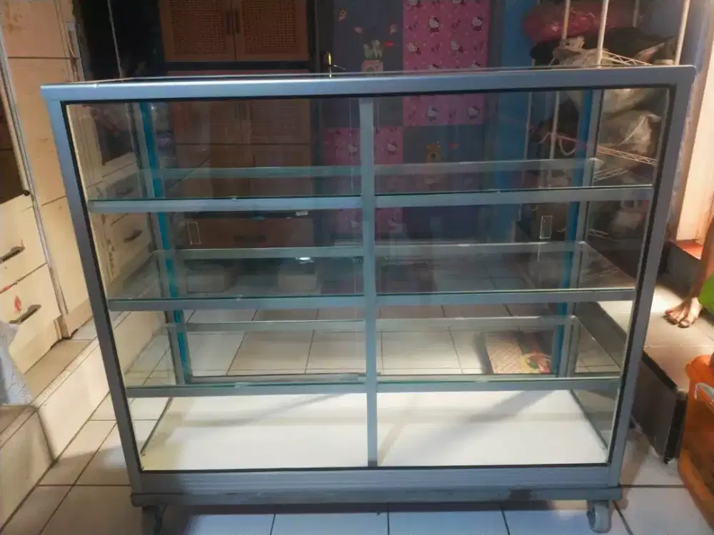 Etalase untuk jualan