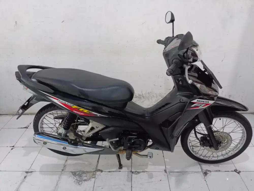 revo fit 2021 hitam