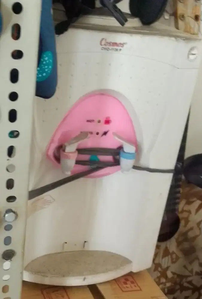 Dispenser pink bisa air panas dan dingin