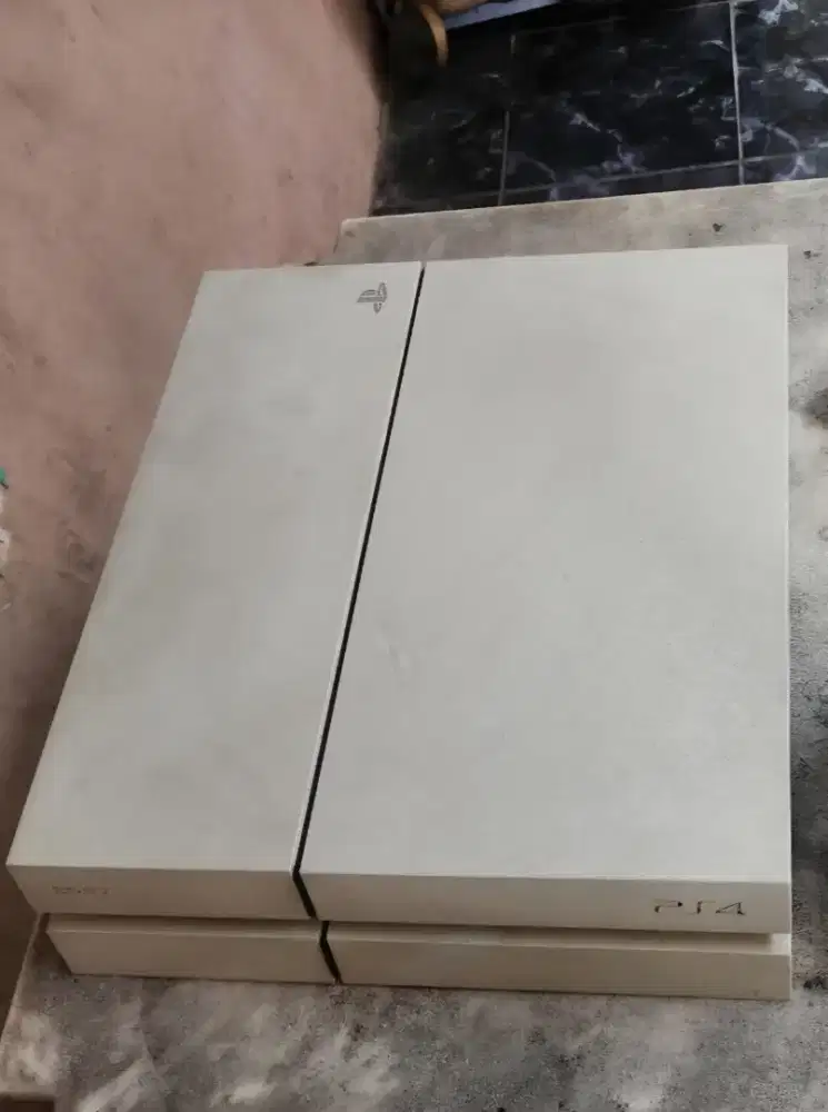 Di jual PS4 bekas