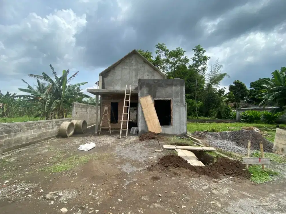 Promo Bulan Ini! Rumah Baru Lahan Sangat Luas 148 m² di Margomulyo - Carport 2 Mobil, Akses Mobil Papasan