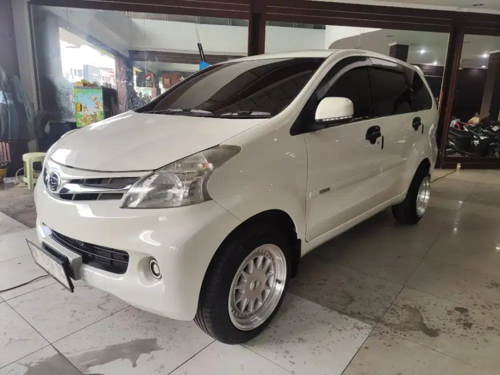 Xenia R Deluxe 1.3 Airbag MT 2013 Putih