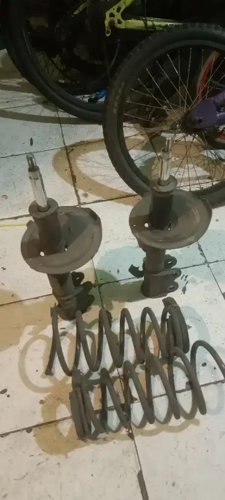 shockbreaker depan Avanza Xenia old