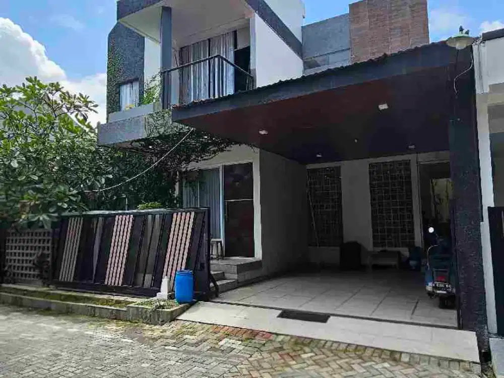 Dijual Rumah cantik gaya tropis 2 Lantai di Sendang sari supriyadi