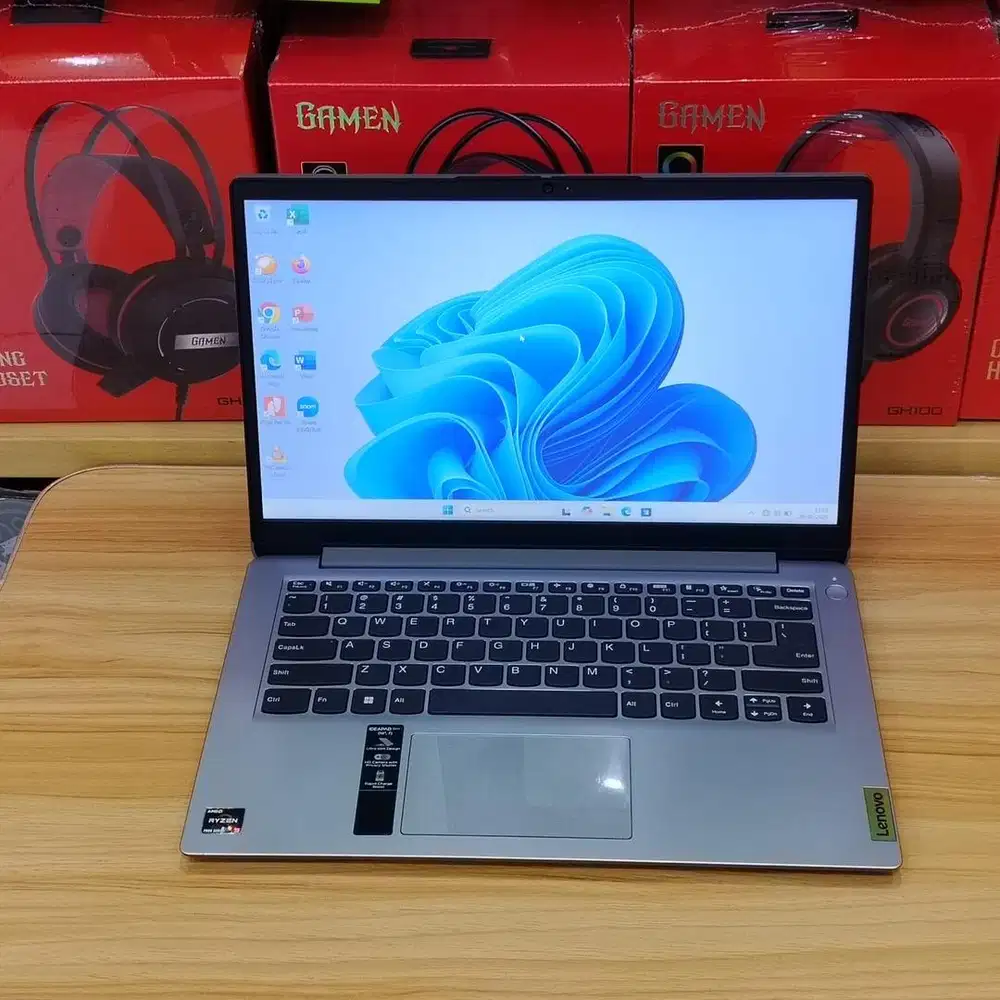 Dijual laptop Lenovo Ideaped  Slilm1 14AMN7 Ryzen3 7320 8gb 512gb