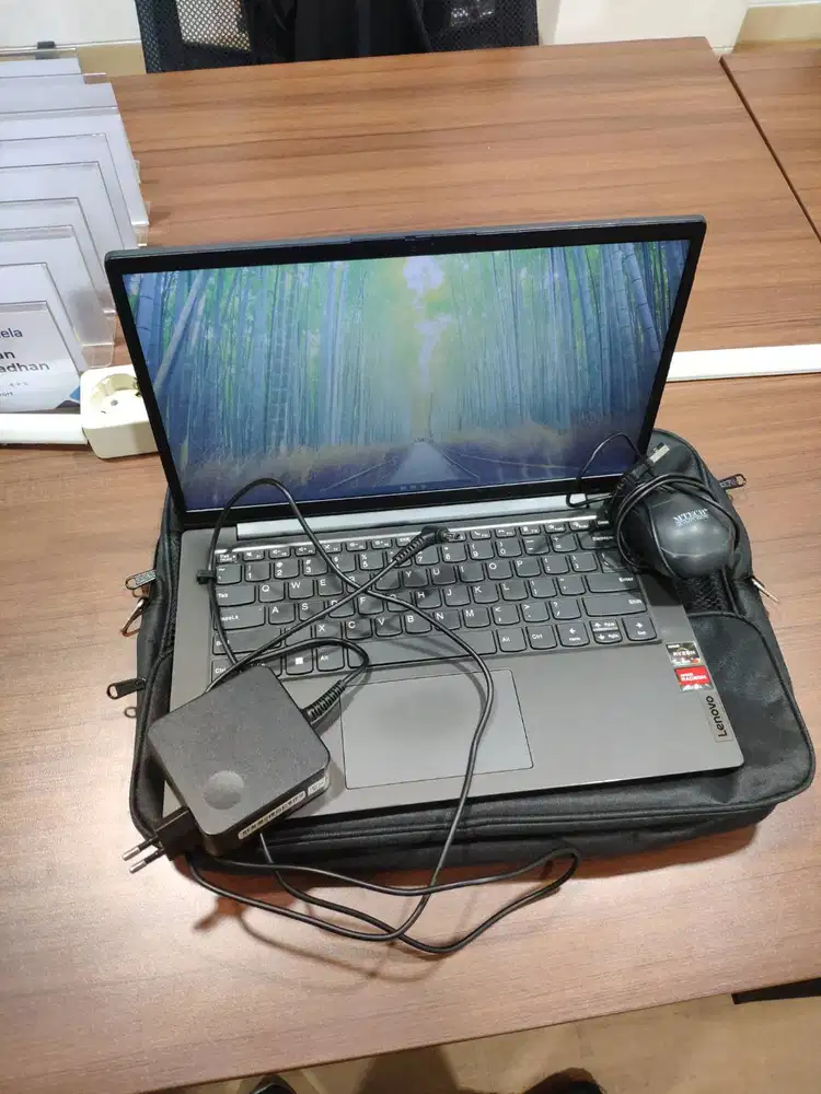 Laptop Lenovo IdeaPad No Minus Mulus Ryzen 7 5700U 16GB/512GB ThinkPad