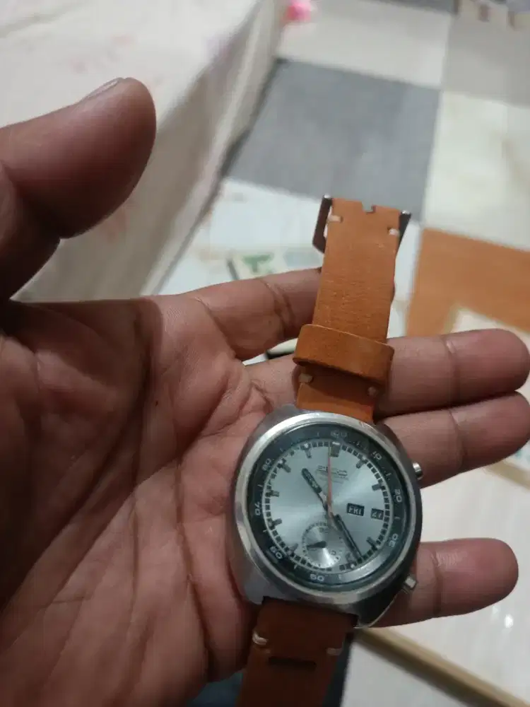 Satu buah jam seiko crono normal...crono jalan hanya tidak balik zero