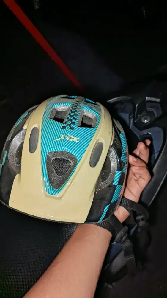 helm speda 2 helm masih mulus