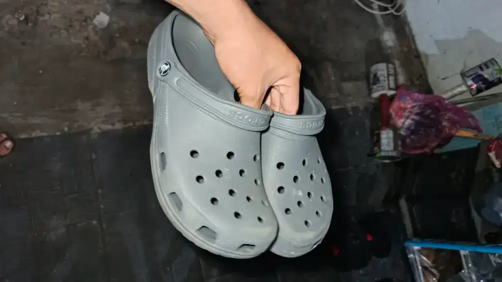 sendal crocs baru