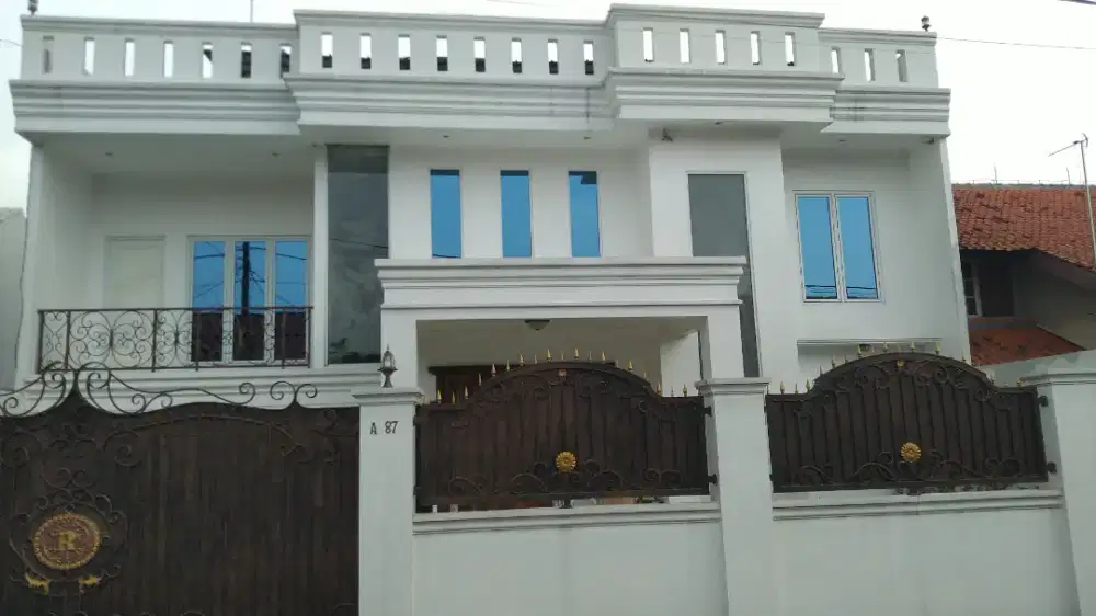 Rumah 3 lantai akses tanpa Batas dengan view gunung