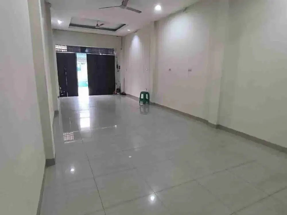 Disewakan Ruko 2 lantai lokasi startegis di Jelambar