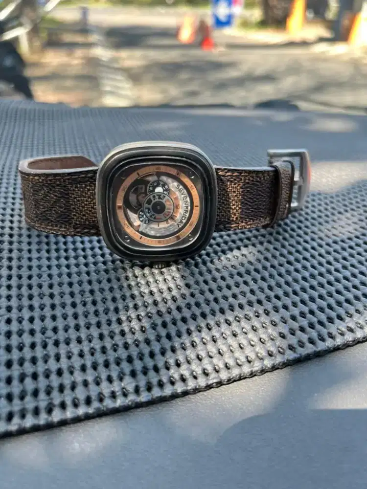 DIJUAL JAM TANGAN SEVEN FRIDAY SF-P2/01