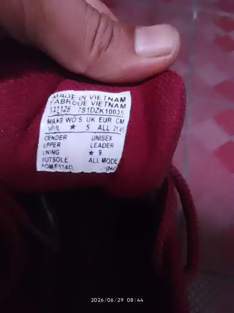Sepatu badminton