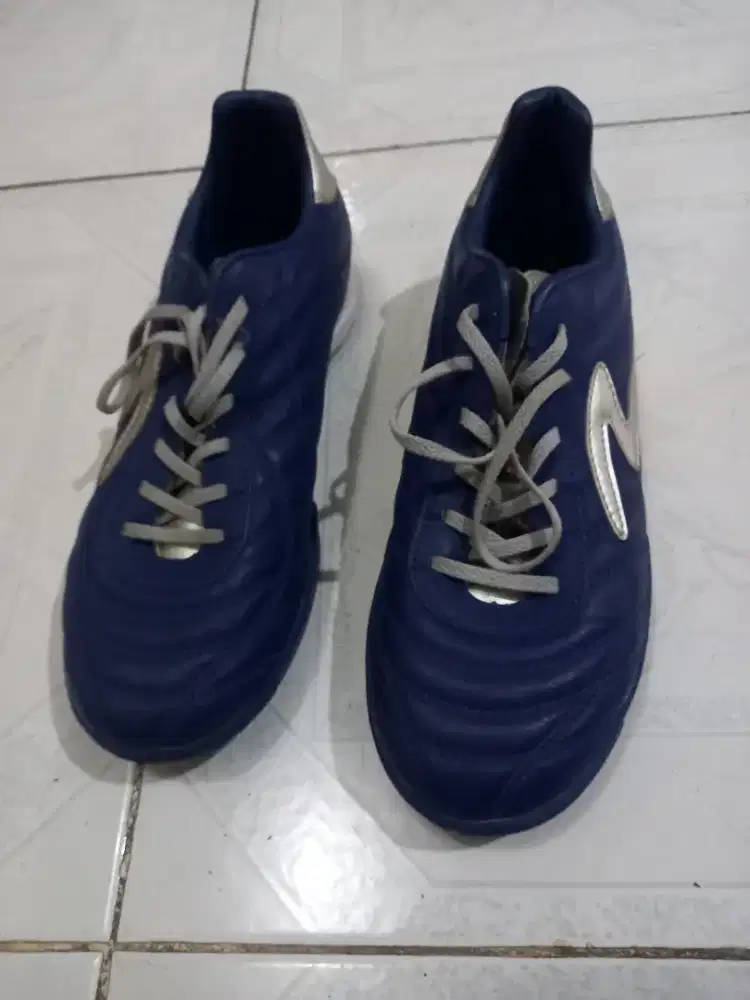 Sepatu Futsal merk Specs