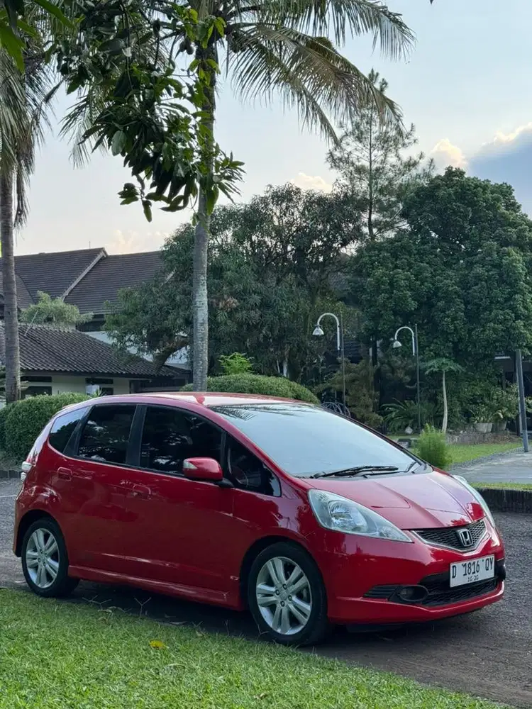Honda Jazz RS 2010 AT merah mulus
