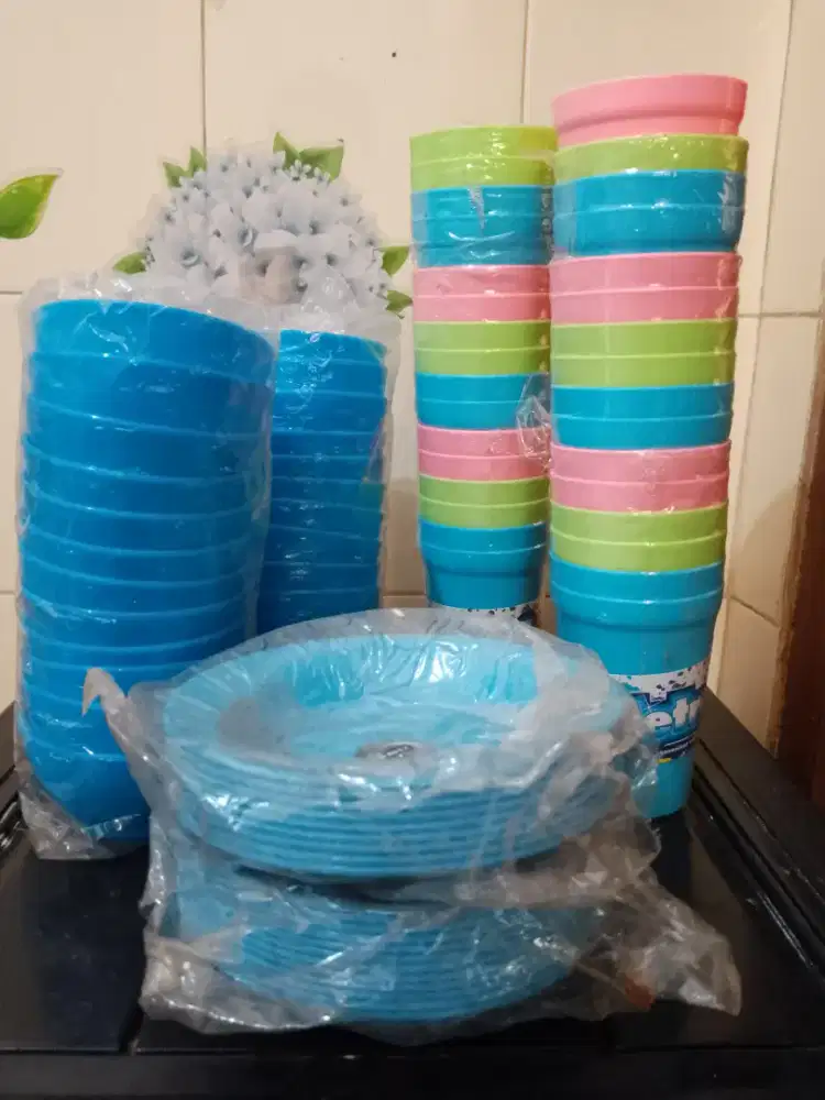 Mangkok, cangkir dan piring lepek plastik