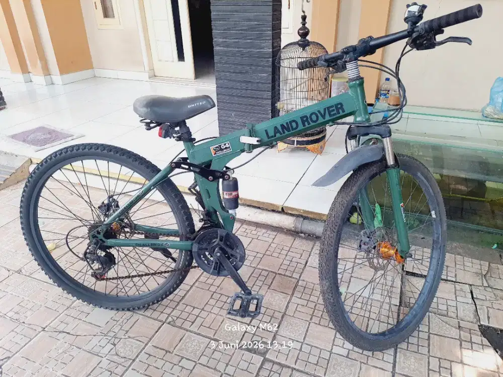 Sepada lipat merk land rover masih bagus normal