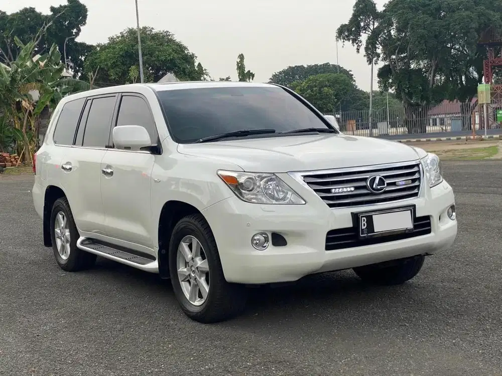TERMURAH!! LEXUS LX570 AT PUTIH 2011