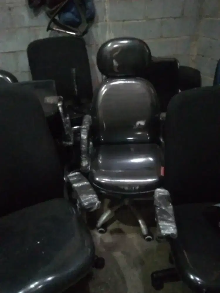 Kursi kantor barang rokondisi