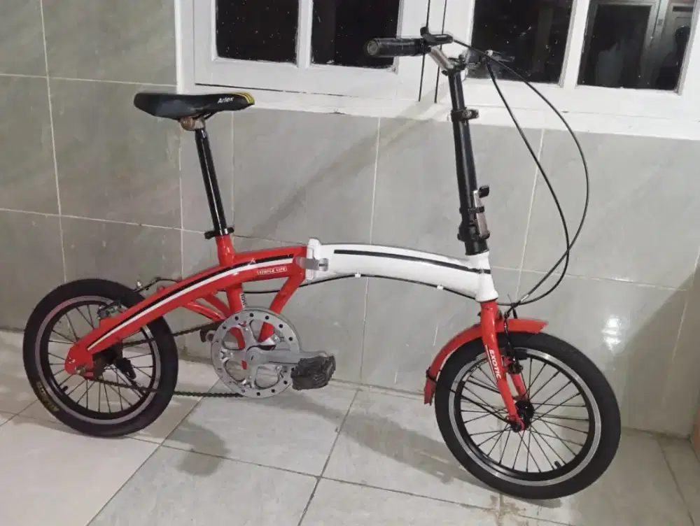 Sepeda lipat ukuran 16 kondisi normal
