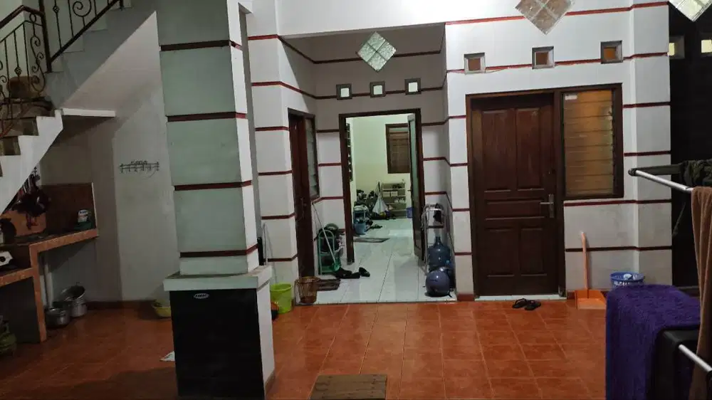rumah hunian dengan 15 kamar kos bangunan terpisah