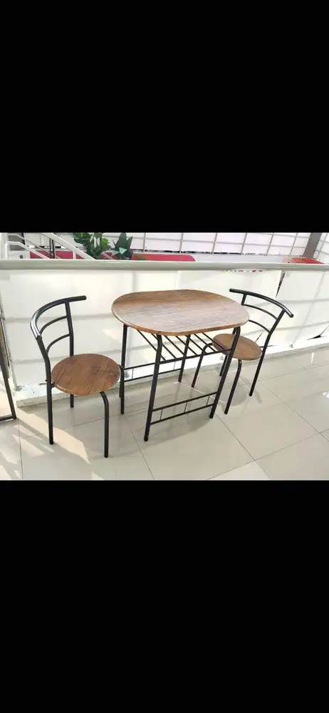 Di butuhkan karwawan kafe wanita