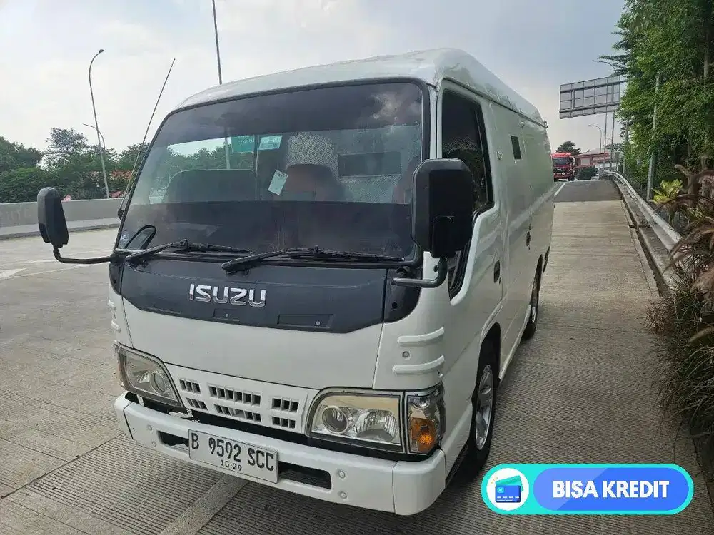Isuzu elf blind van