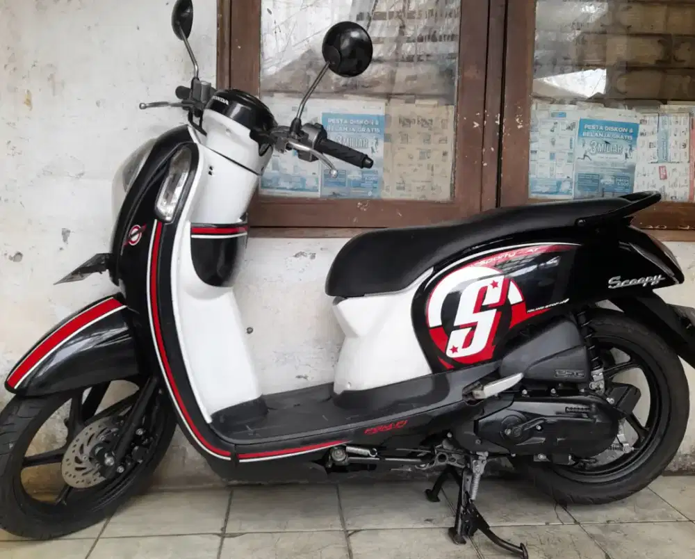 Honda scoopy 2016 stater halus iss cw asli hitam Putih B dki pusat