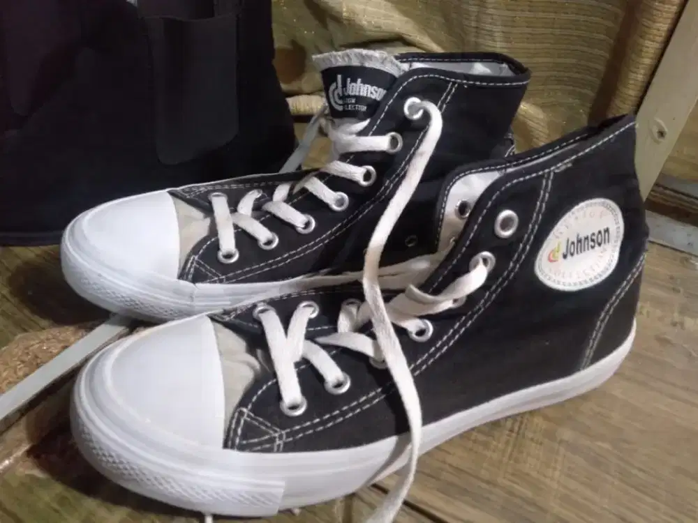 Sepatu bekas wanita